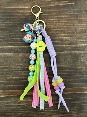 Minnie Mouse munchling keychain
